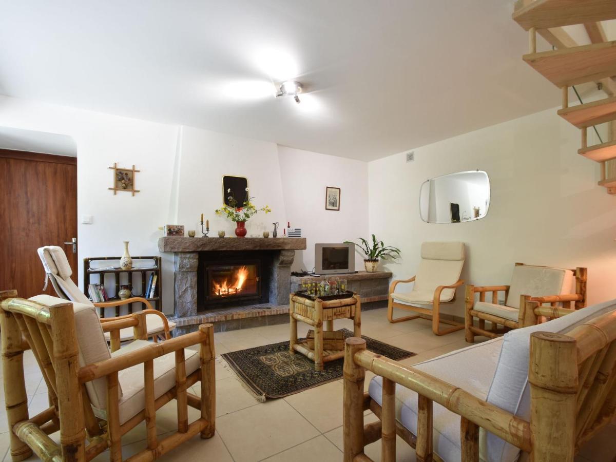 Superb Holiday Home With Private Garden Yvias Buitenkant foto