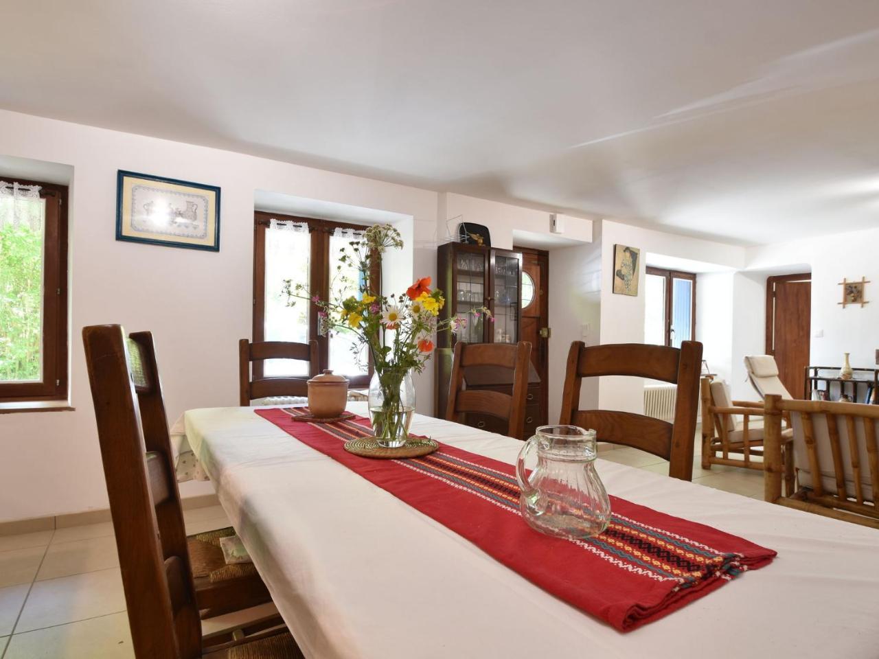 Superb Holiday Home With Private Garden Yvias Buitenkant foto